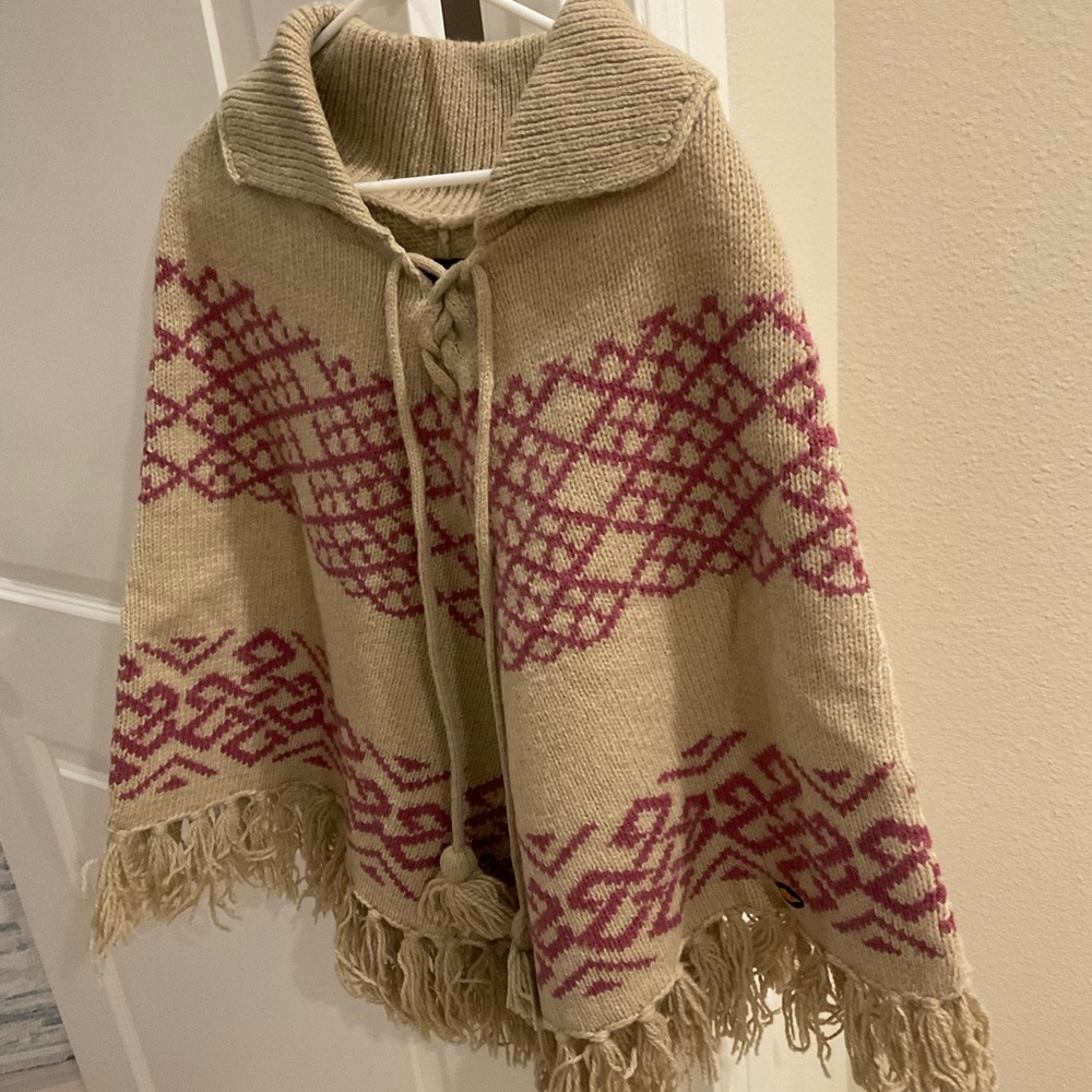 Brand New Everest Designs Wool Poncho